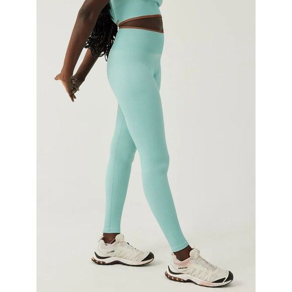 ๐ Outdoor Voices NWT SeamlessRib 7/8 Leggings in Storm - Picture 2 of 9